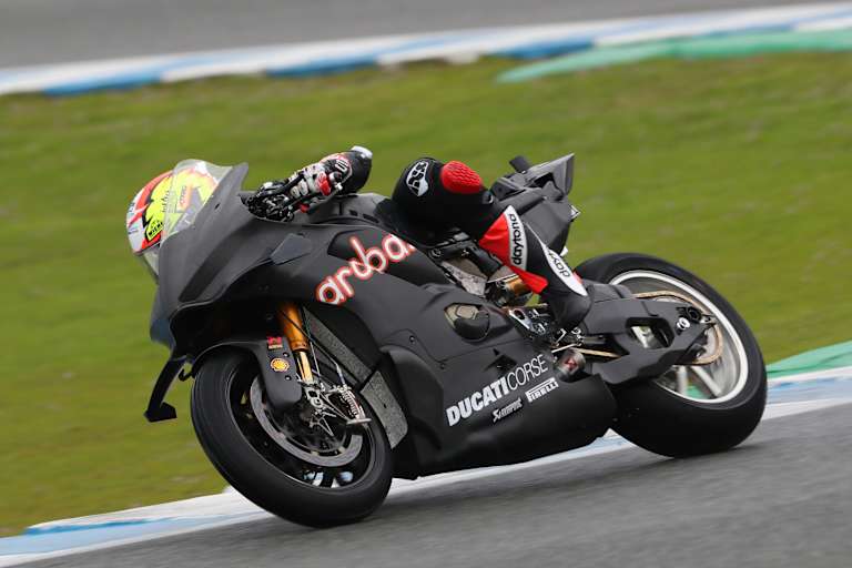 Wichtige Testarbeit für Ducati: Philipp Öttl auf der Panigale V4R für 2026