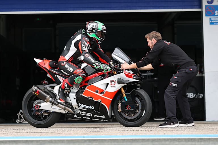 Alex Lowes auf seiner Bimota KB998 Rimini