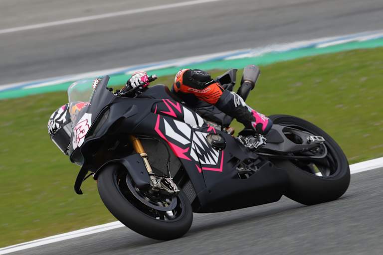 MotoGP-Pilot Enea Bastianini testete mit einer Ducati Panigale V4S