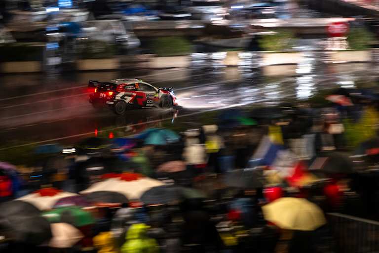 Vize-Weltmeister Elfyn Evans im Leitplankenkanal der Monaco-F1-Strecke 