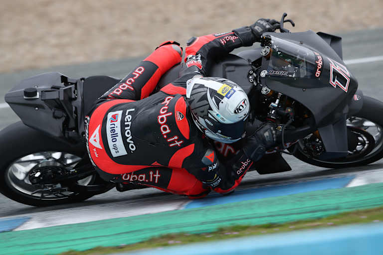 Nicolo Bulega auf dem neuen Ducati-Superbike