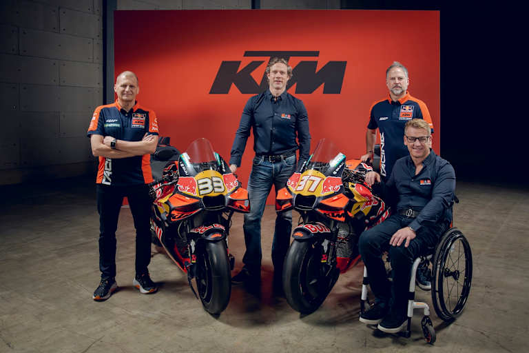 Aki Ajo mit KTM-CEO Gottfried Neumeister, Jens Hainbach und Pit Beirer