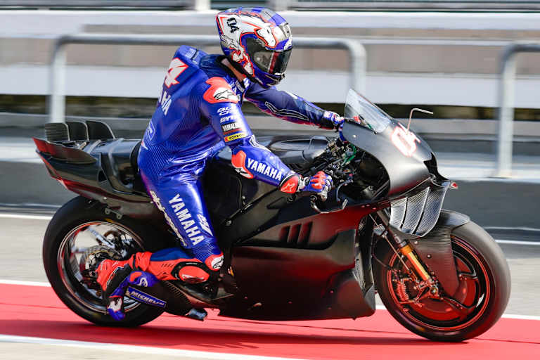 Andrea Dovizioso unterstützt die Entwicklung der neuen V4-Yamaha