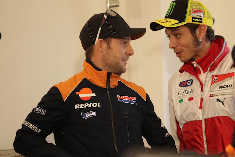 MotoGP 2012: Jonathan Rea im Gespräch mit Valentino Rossi