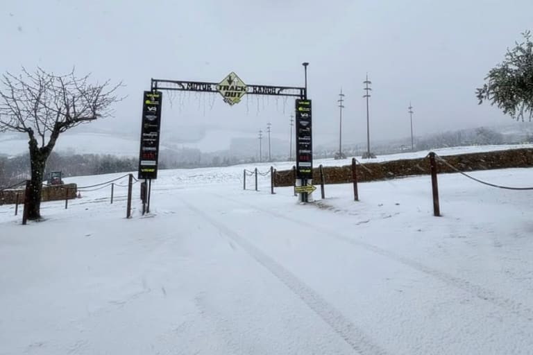 Unter einer Schneedecke: Die MotoRanch von Valentino Rossi