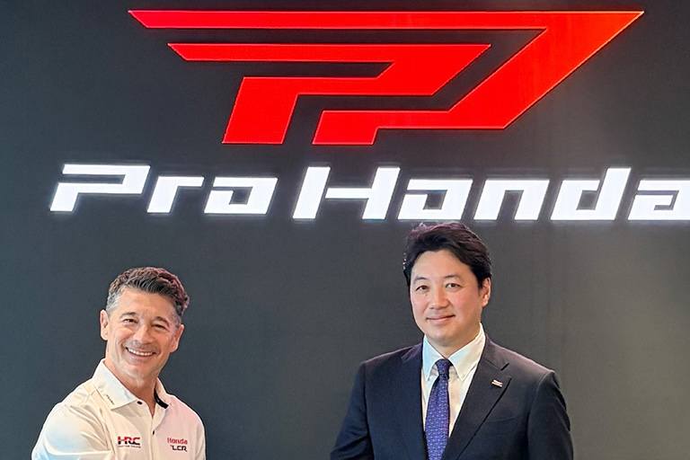 LCR-Boss Lucio Cecchinello und Kotaro Shimizu (Honda)