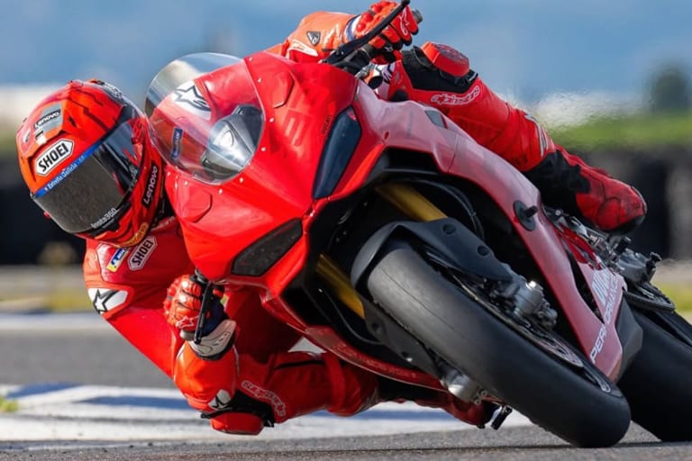 Marc Marquez beim Training auf der Ducati Panigale V2 MM93