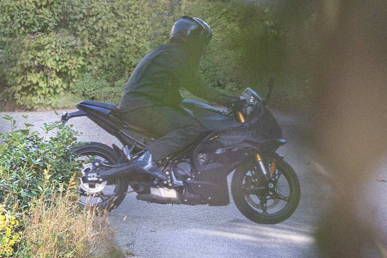 Die F450RR auf letzten Testrunden: Die technische Basis ist klar erkennbar