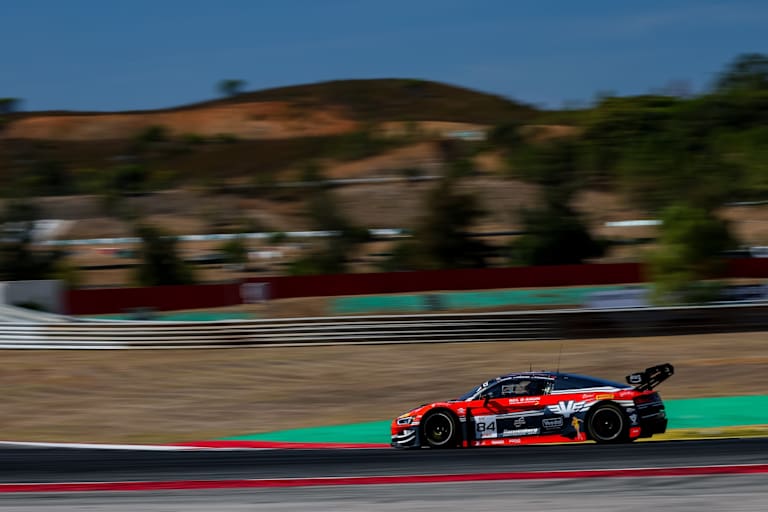 Eastalent Racing setzt die Bestzeit im ersten Training