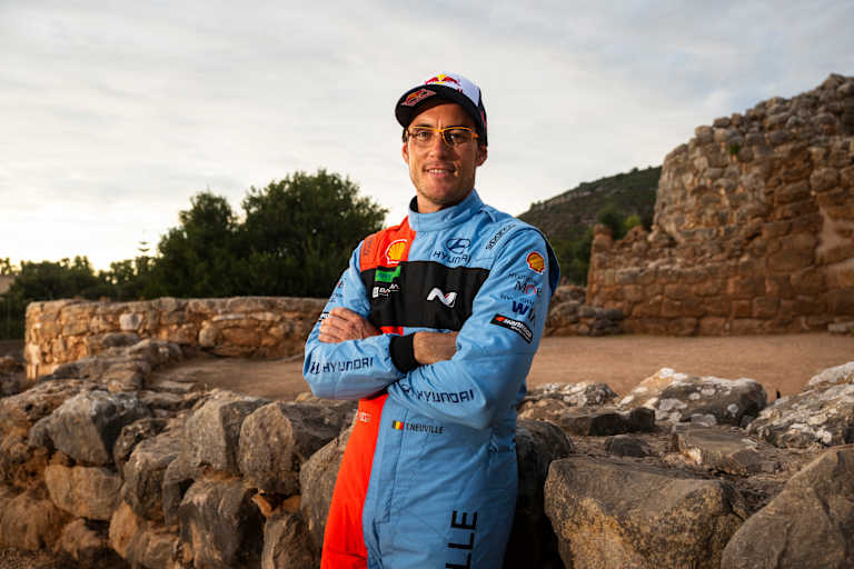 Thierry Neuville hält die erste Position