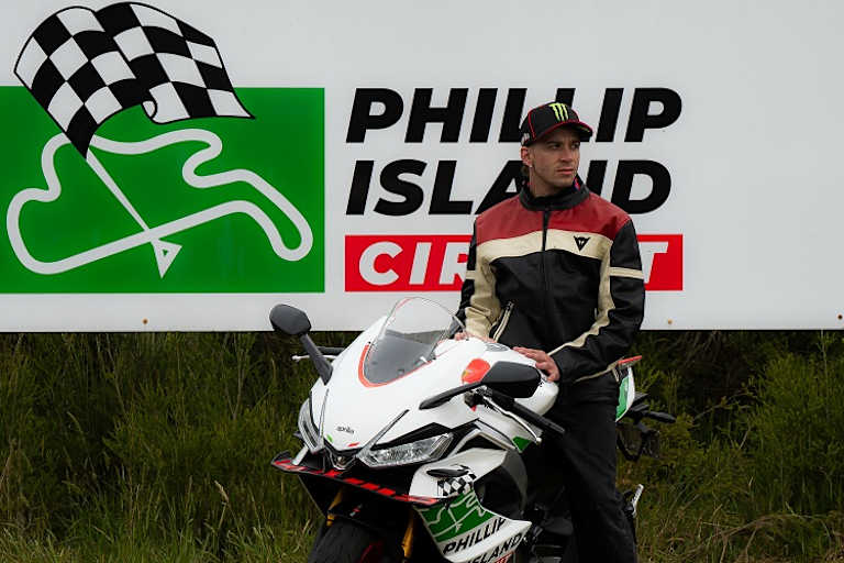 Marco Bezzecchi: Präsentation der Aprilia RS660 Phillip Island Tribute