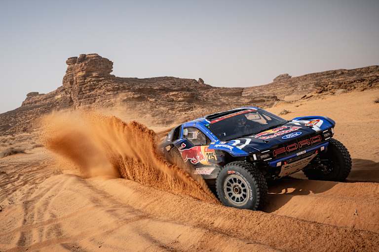 Haudegen Carlos Sainz im Ford Raptor bei der Dakar 2026