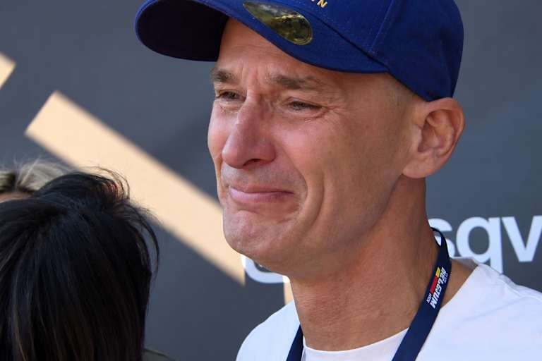 Der zehnfache Weltmeister Stefan Everts wird von Gefühlen überwältigt