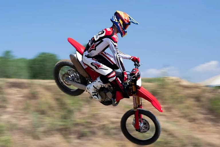 Weiterhin im Programm: Ducati Desmo450 MX Factory für anspruchsvolle Fahrer