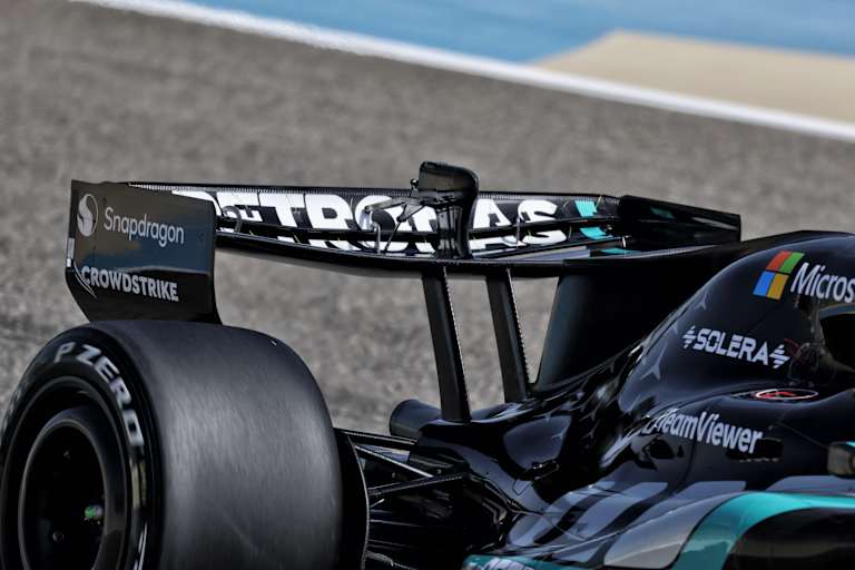 Der Mercedes von George Russell mit geschlossenem Heckflügel