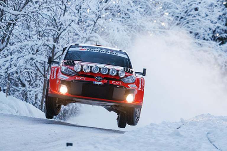 Toyota-Pilot Takamoto Katsuta  führt die Winter-Rallye Schweden an