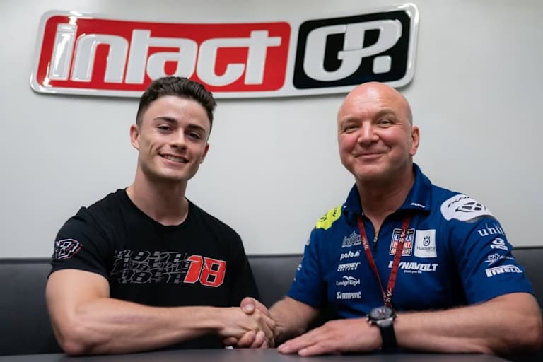 Moto2-Vizeweltmeister Manuel Gonzalez mit Teamchef Jürgen Lingg