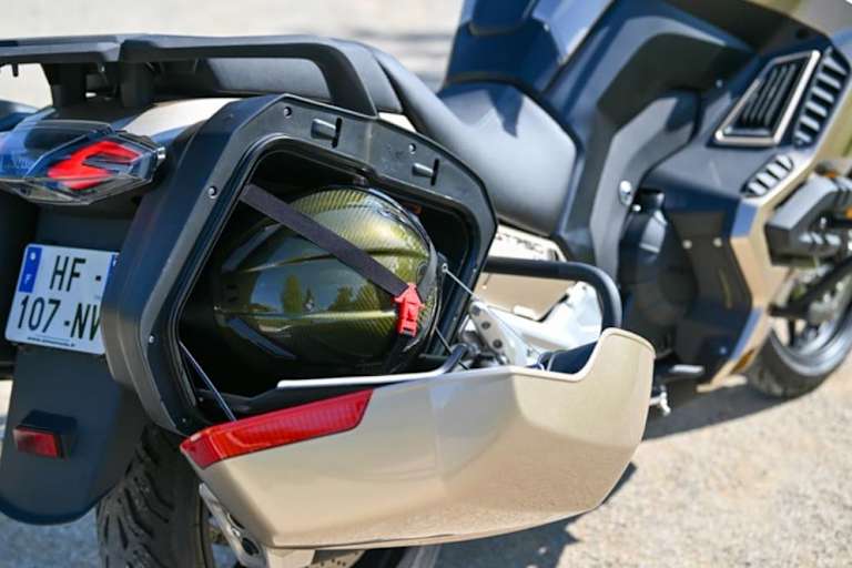 Praxisgerecht: So kann man flanieren, ohne den Helm mitzuschleppen