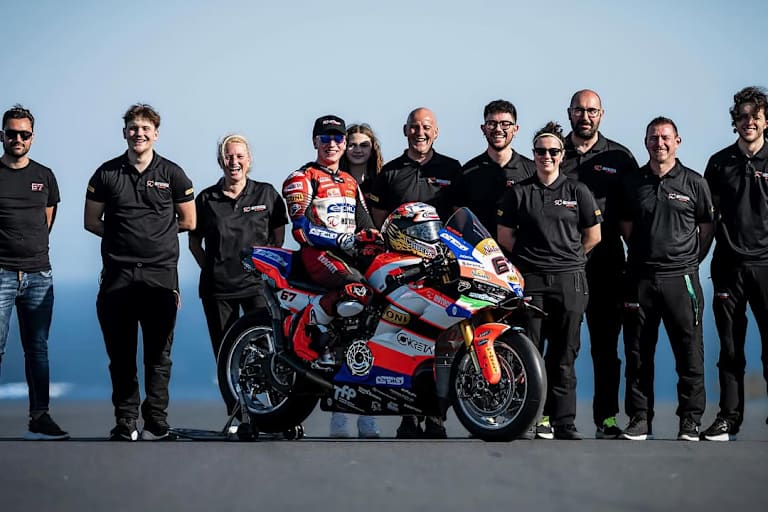 Alberto Surra und das Ducati-Team Motocorsa