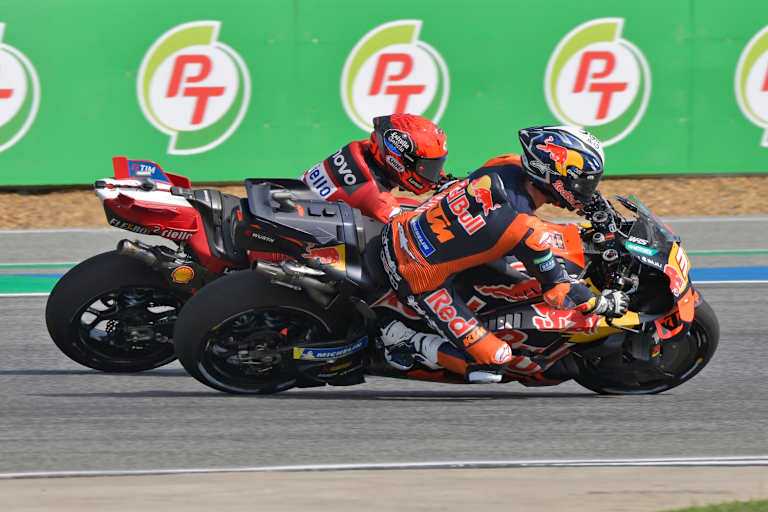 Pedro Acosta ging mehrfach an Marc Marquez vorbei