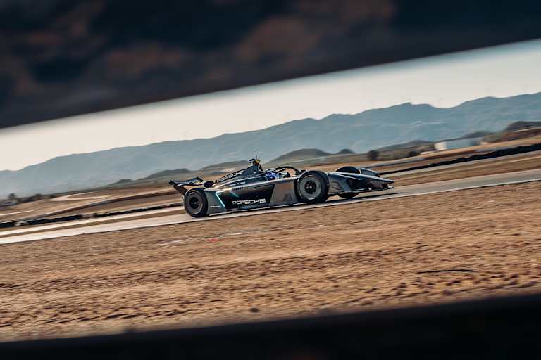 Der neue Formel E Porsche beim Test in Almería