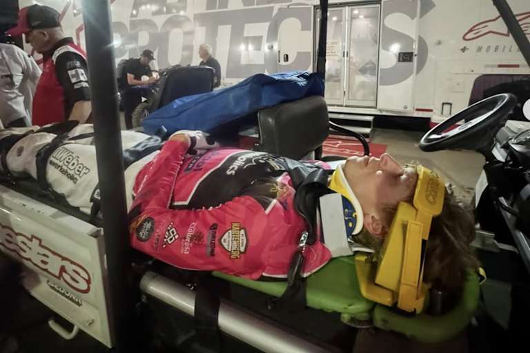 Paul Bloy wird aus dem State Farm Stadium von Glendale gefahren