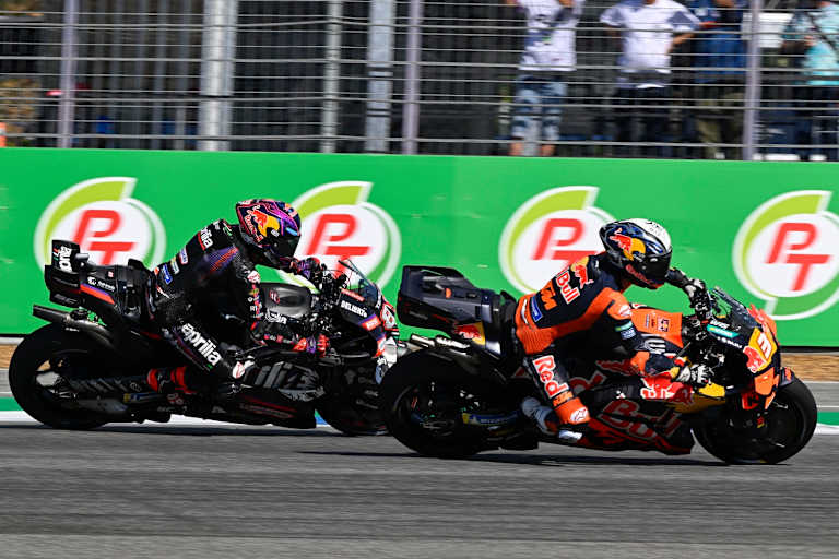 Acosta zog an Aprilia-Werksfahrer Martin vorbei