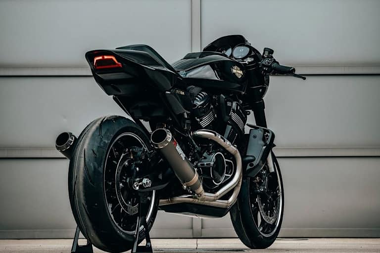 Doppelrohr-Auspuff von Akrapovic für die Beschallung der Welt