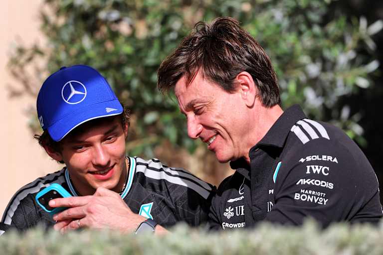Kimi Antonelli und Toto Wolff