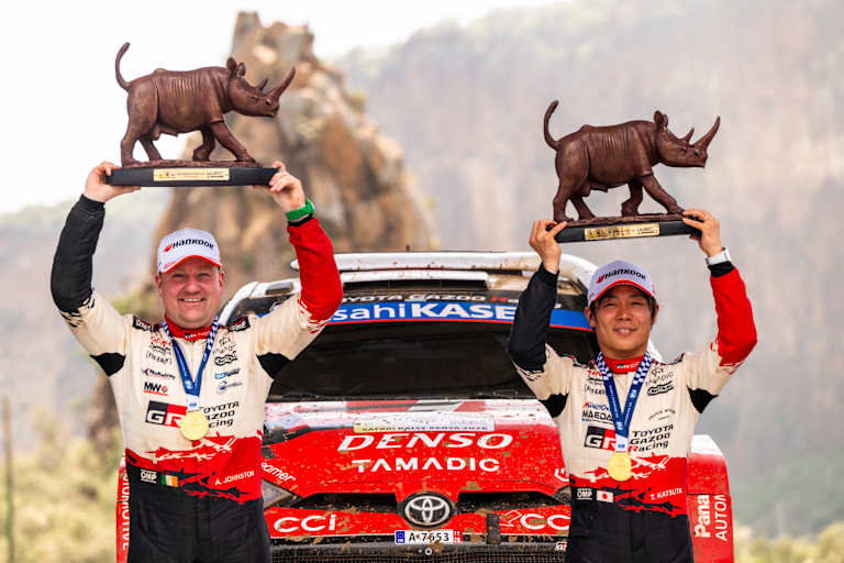 Takamoto Katsuta/Aaron Johnston:   Rhinozeros-Plastiken als Siegerandenken