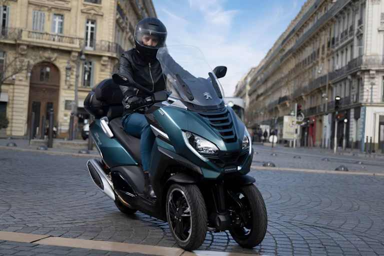 Flagschiff: Dreirad-Roller Peugeot Metropolis