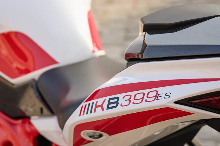 Die KB399 rundet Bimotas Modellprogramm nach unten ab