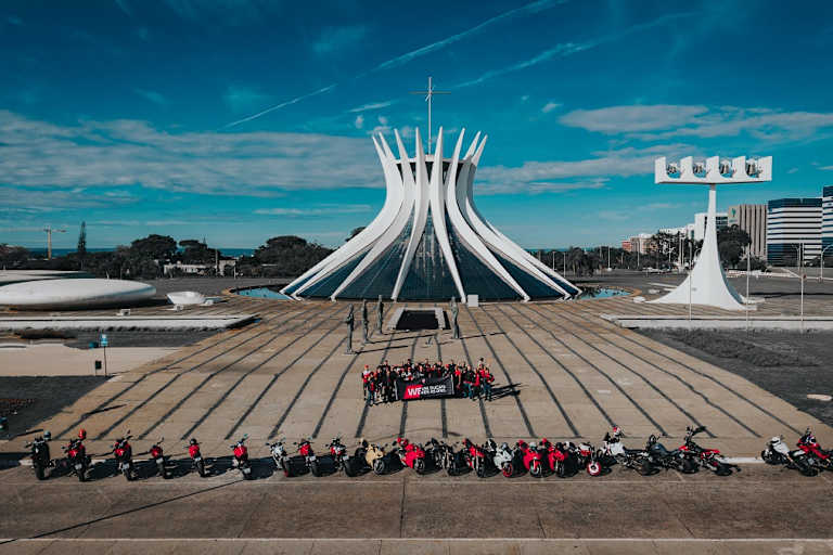 Auch in Brasilien zelebrieren die Ducatisti die Parade WeRideAsOne