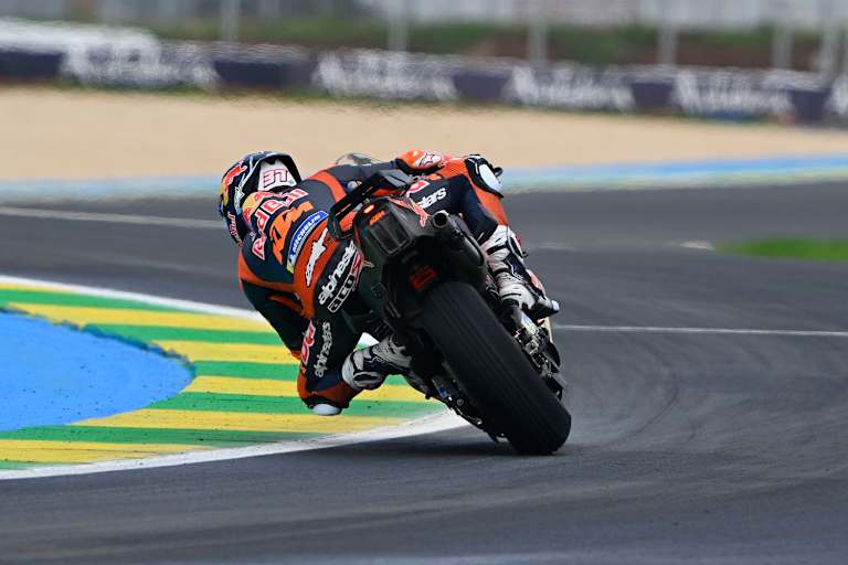 Pedro Acosta mit Regenreifen auf der Strecke von Goiania