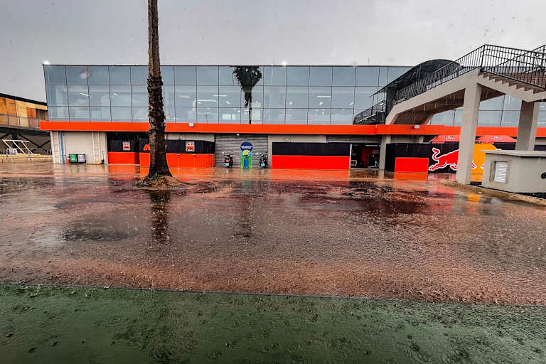 Dezente Überschwemmung im Fahrerlager in Goiania