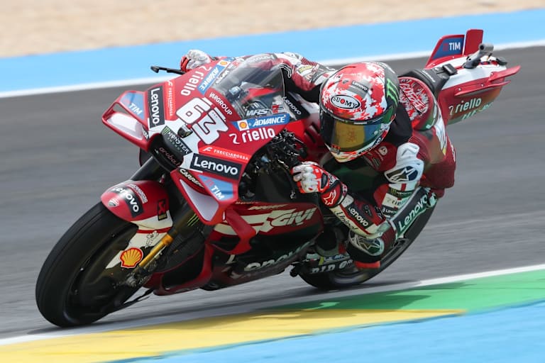 Noch mit Regenreifen, dann auf Slicks direkt ins Q2: Pecco Bagnaia