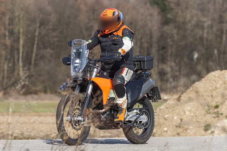 Steile Scheibe: Frontgestaltung greift die der Dakar-Maschine 450 Rally auf