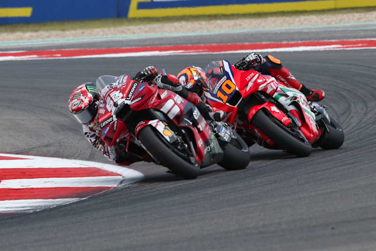 Pecco Bagnaia wurde am Ende noch Marini (#10) einkassiert