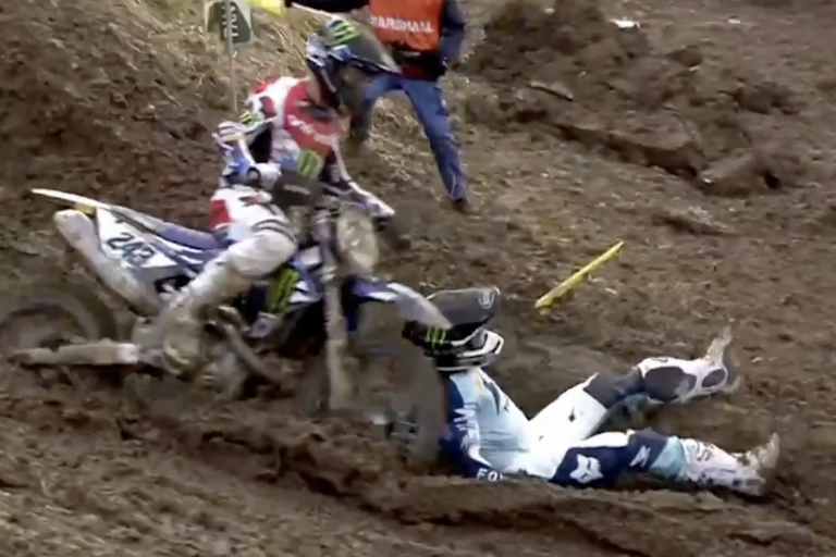 Tim Gajser kann dem gestürzten Jeffrey Herlings gerade noch ausweichen