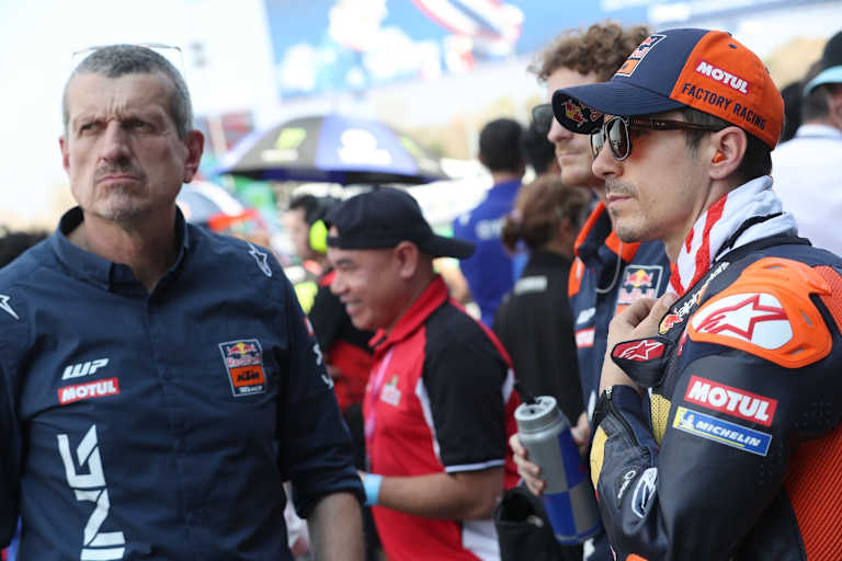 Tech3: Maverick Vinales mit Teameigner Günther Steiner