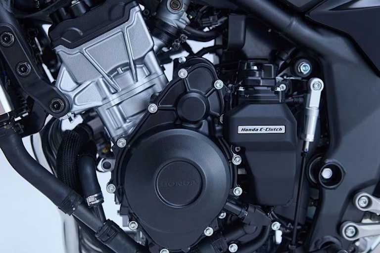 Jetzt auf der linken Motorseite: Kompakter gebaute E-Clutch