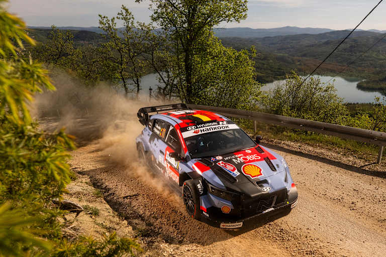 Endlich läuft`s bei Thierry Neuville: Platz 2 am Freitag