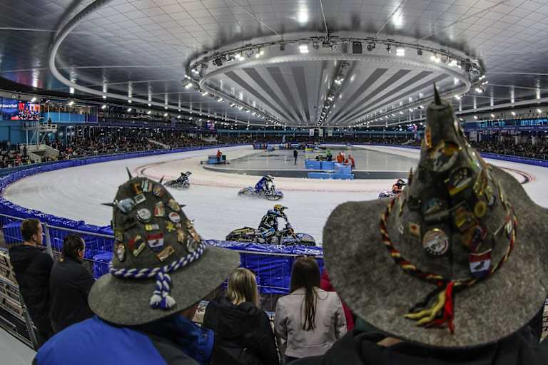 Die bayerischen Fans hoffen in Heerenveen auf eine Überraschung