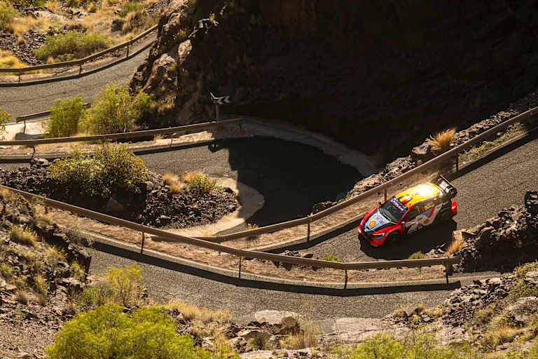 Im wilden Kurvenlabyrinth des spanischen WM-Laufs 2025: Thierry Neuville