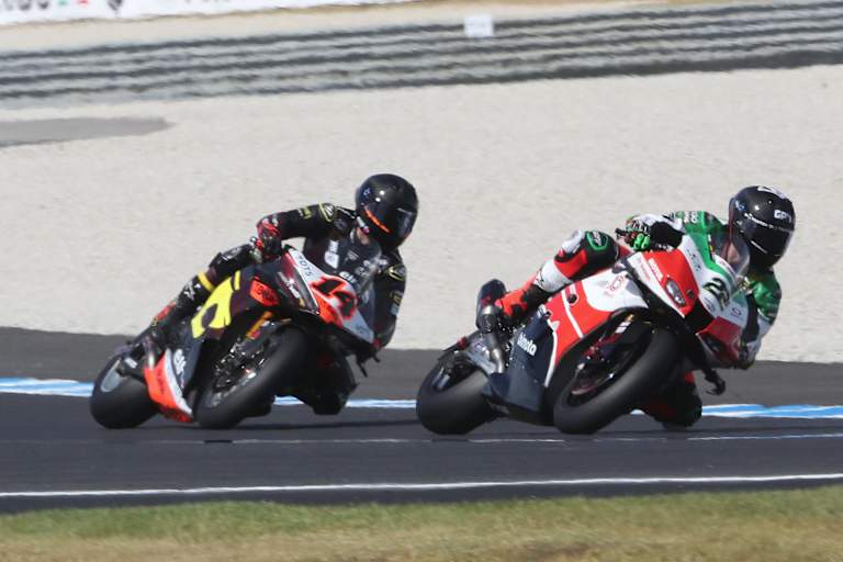 Alex und Sam Lowes sind Zwillingsbrüder und Gegener