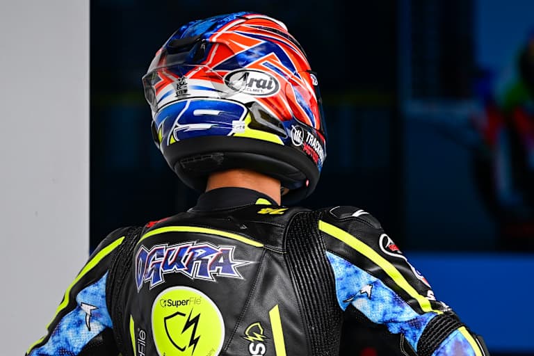 Ai Ogura: Ein Japaner auf Aprilia in Spanien in Front