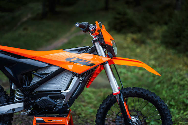 Neuer Antriebsstrang, neues Fahrwerk: KTM Freeride E 2026