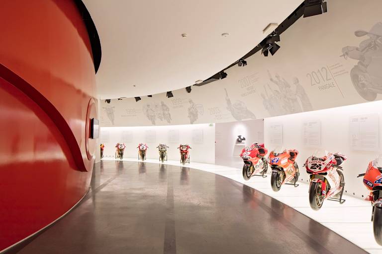 Ducati Museum: All die siegreichen, ikonischen Motorräder aufgereiht