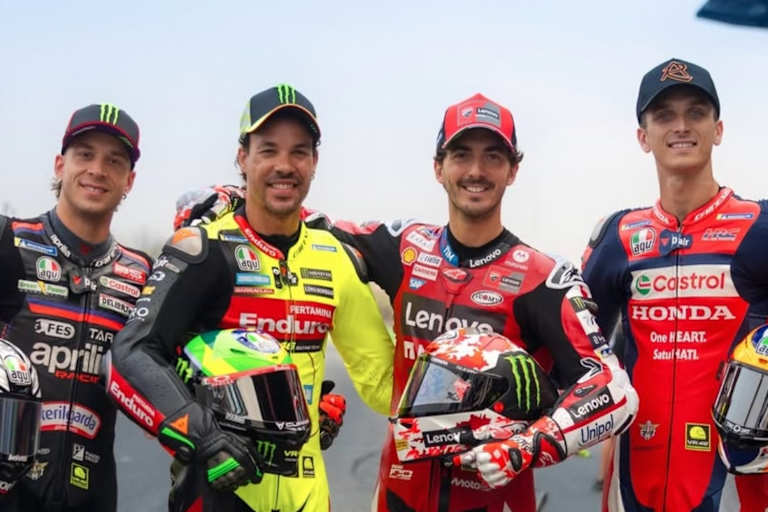 VR46-Athleten: Bezzecchi, Morbidelli, Bagnaia, Marini (v.l.)