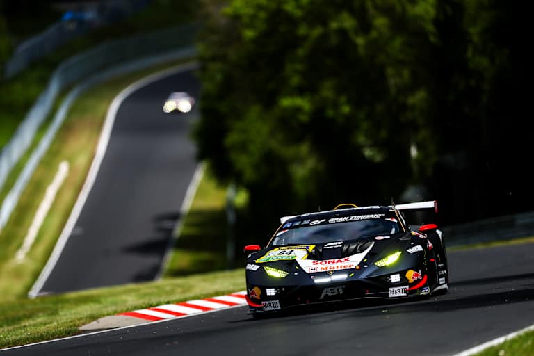 Luca Engstler im Red Bull Lamborghini auf Pole-Position